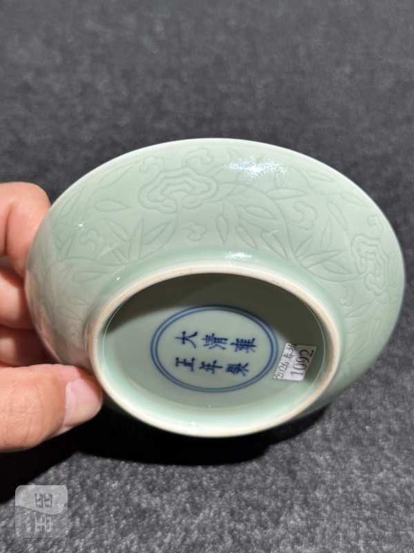 清雍正 粉青釉暗刻竹纹盘 - 图6